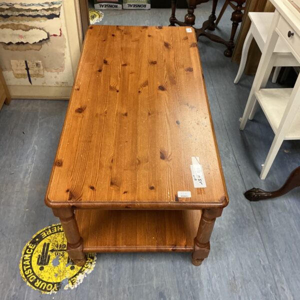 Rustic pine coffee table measuring 110x35cm, ideal for farmhouse decor.