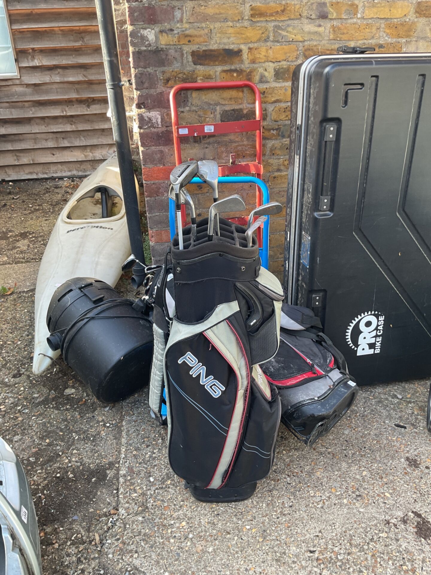 1305 Ping golf bag with golf clubs