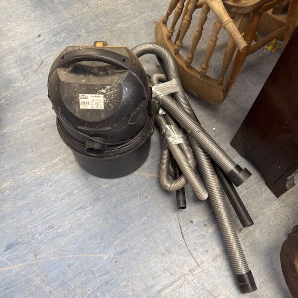 Pontec Pondomatic 168S pond vacuum cleaner with hose attachments.