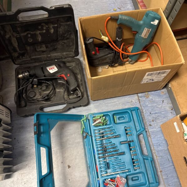 Skil 7765 drill, heat gun and drill bit set in a power tool bundle.