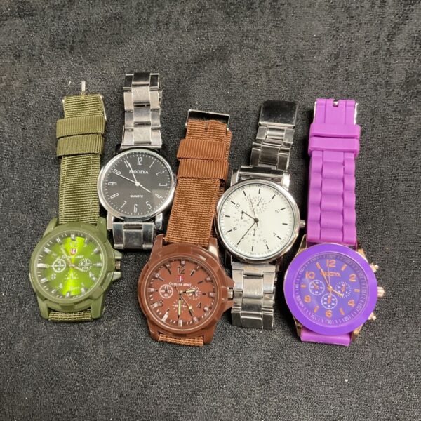 Lot of five quartz wristwatches with different straps and dials.