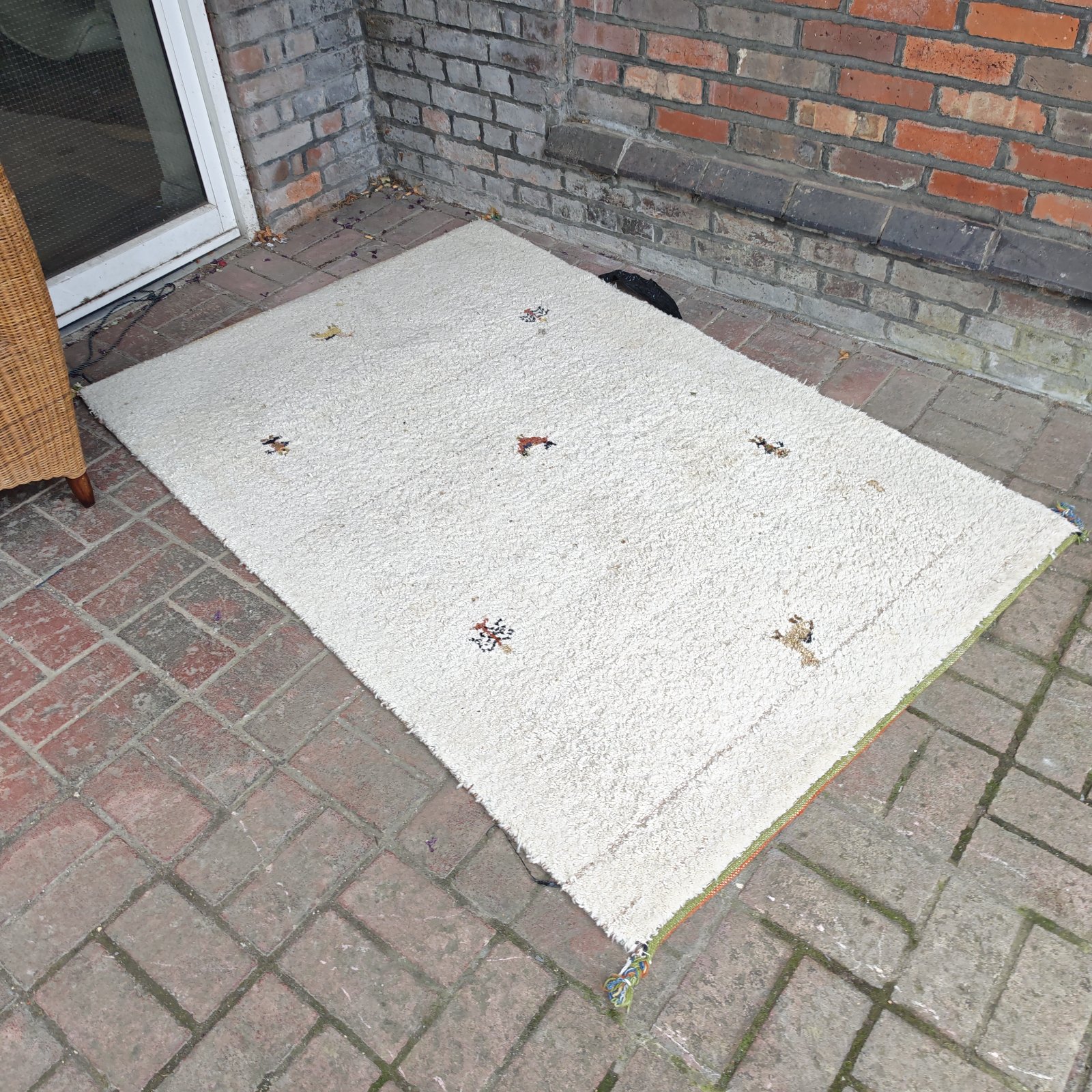 Neutral 4ft x 6ft Ream rug for modern home decor.