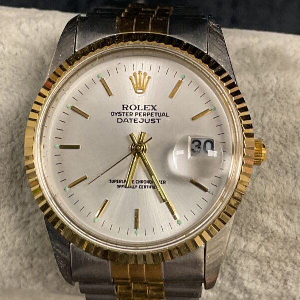 Replica Rolex style quartz wristwatch with date display.