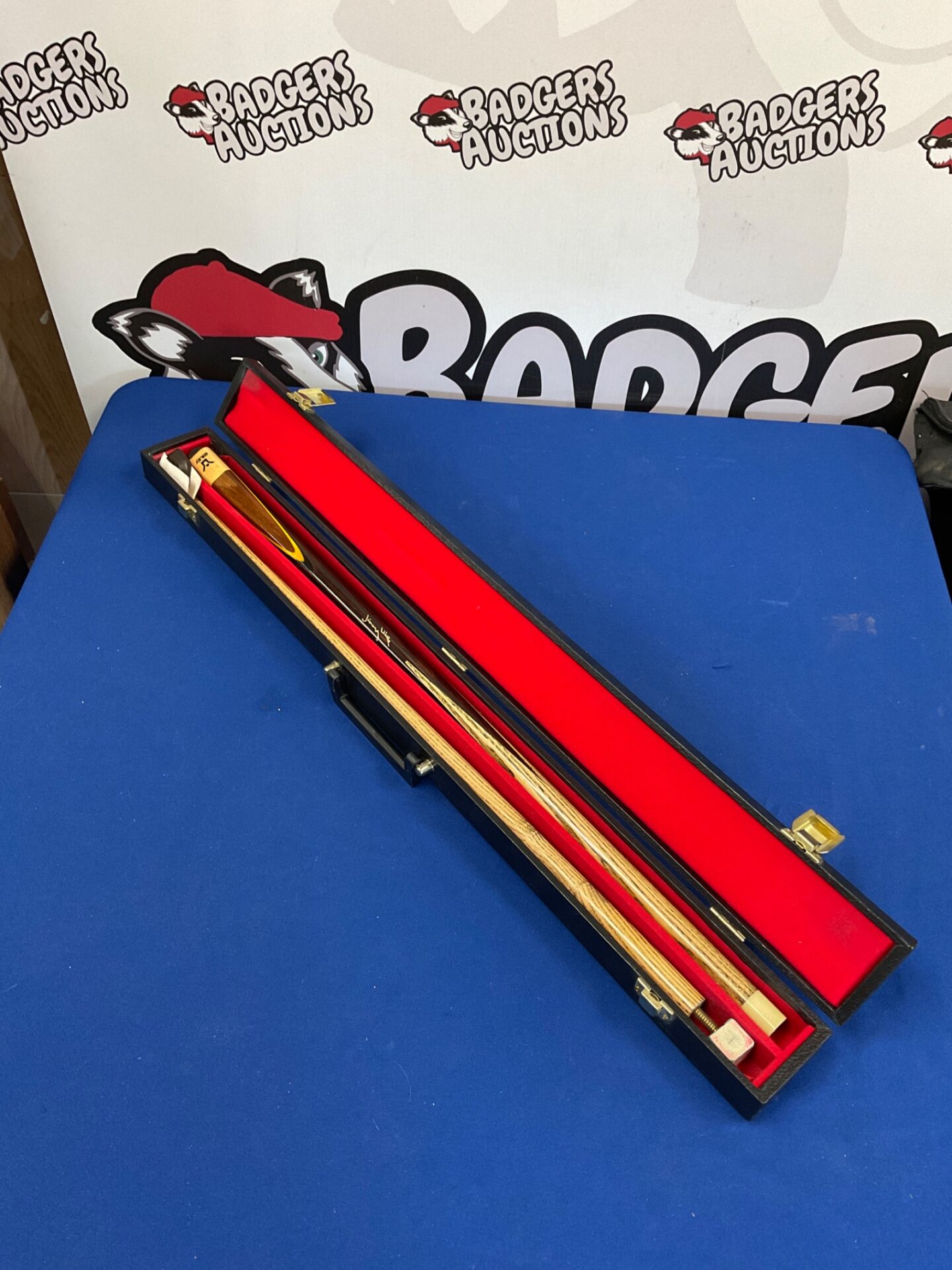 368 Riley Jimmy White Snooker cue with case
