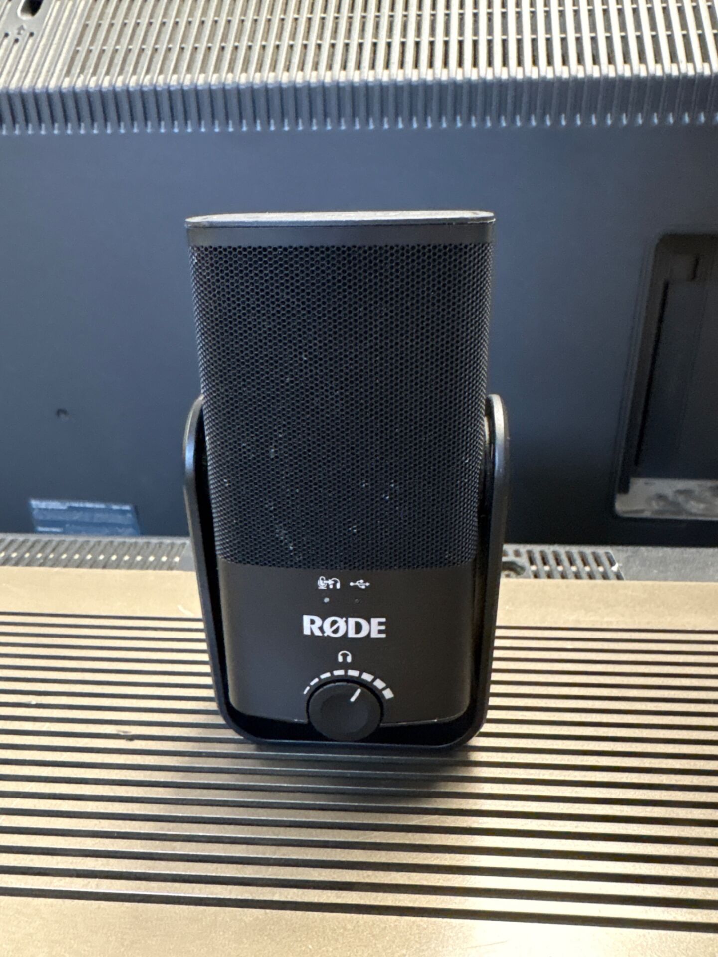 201 Rode mini NT-USB Microphone