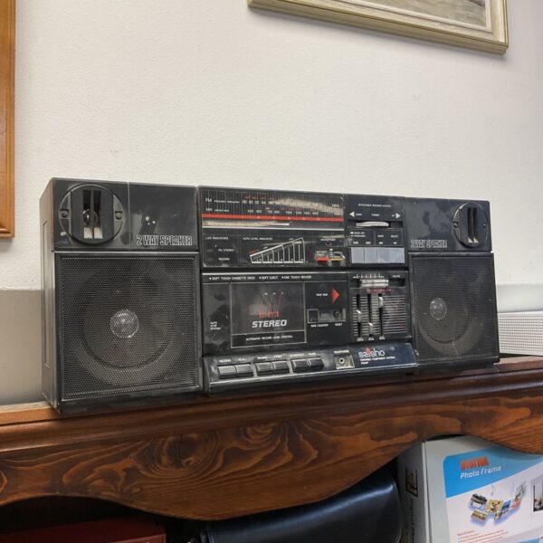 Vintage Saisho PM51P boombox cassette radio in detail.