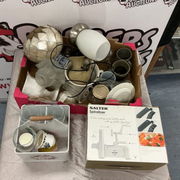 Salter spiraliser in a tray of mixed kitchen items.