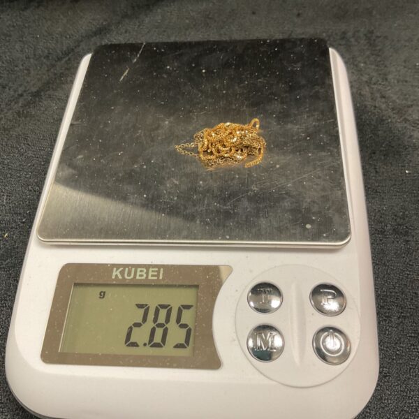 2.84g of 9ct scrap gold necklace chains for jewellers.