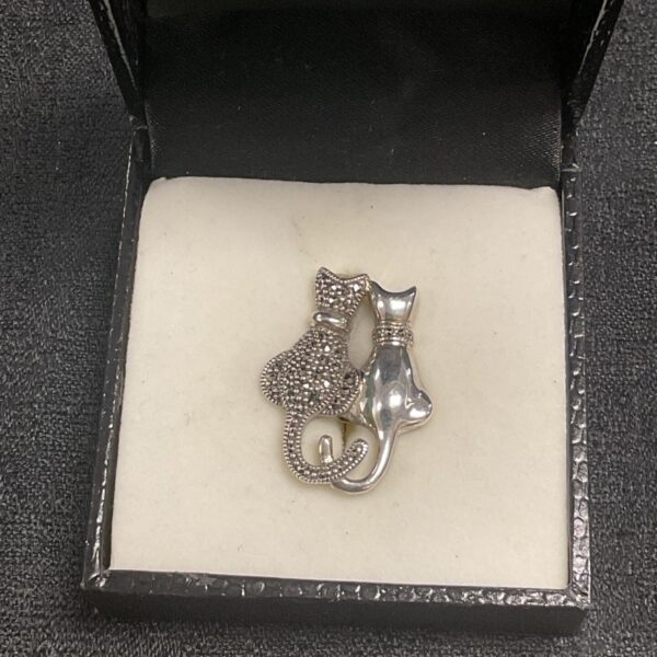 Vintage silver cat brooch with marcasite stones.