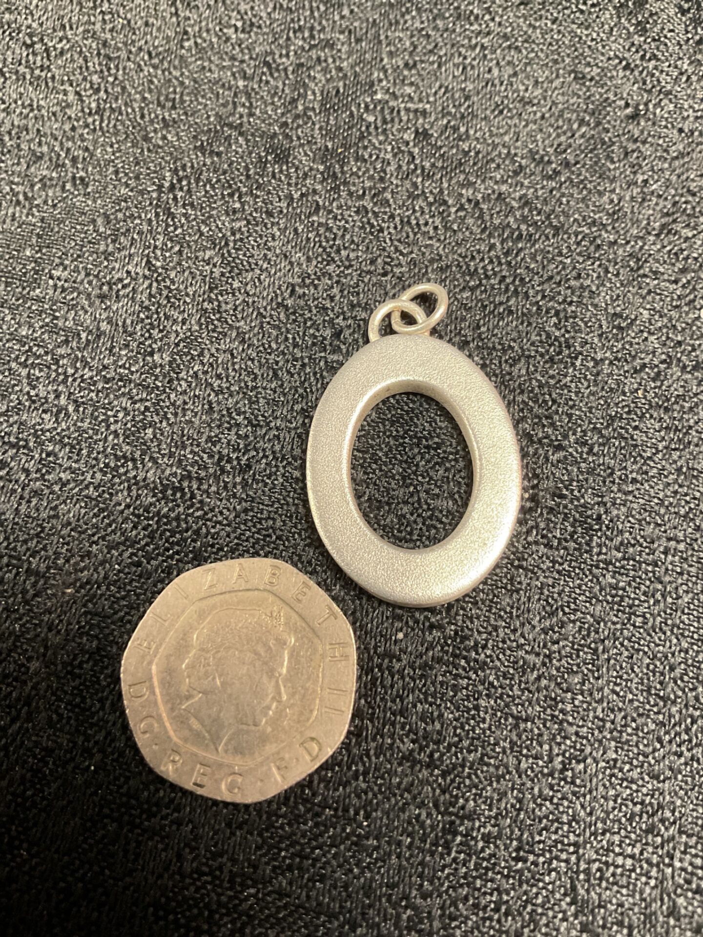 922 brushed silver O pendant