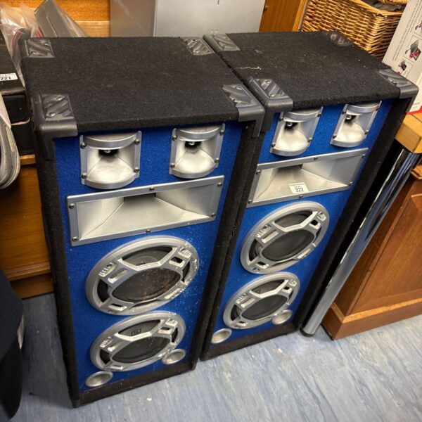 Black Skytec 600w speakers for PA or DJ use.