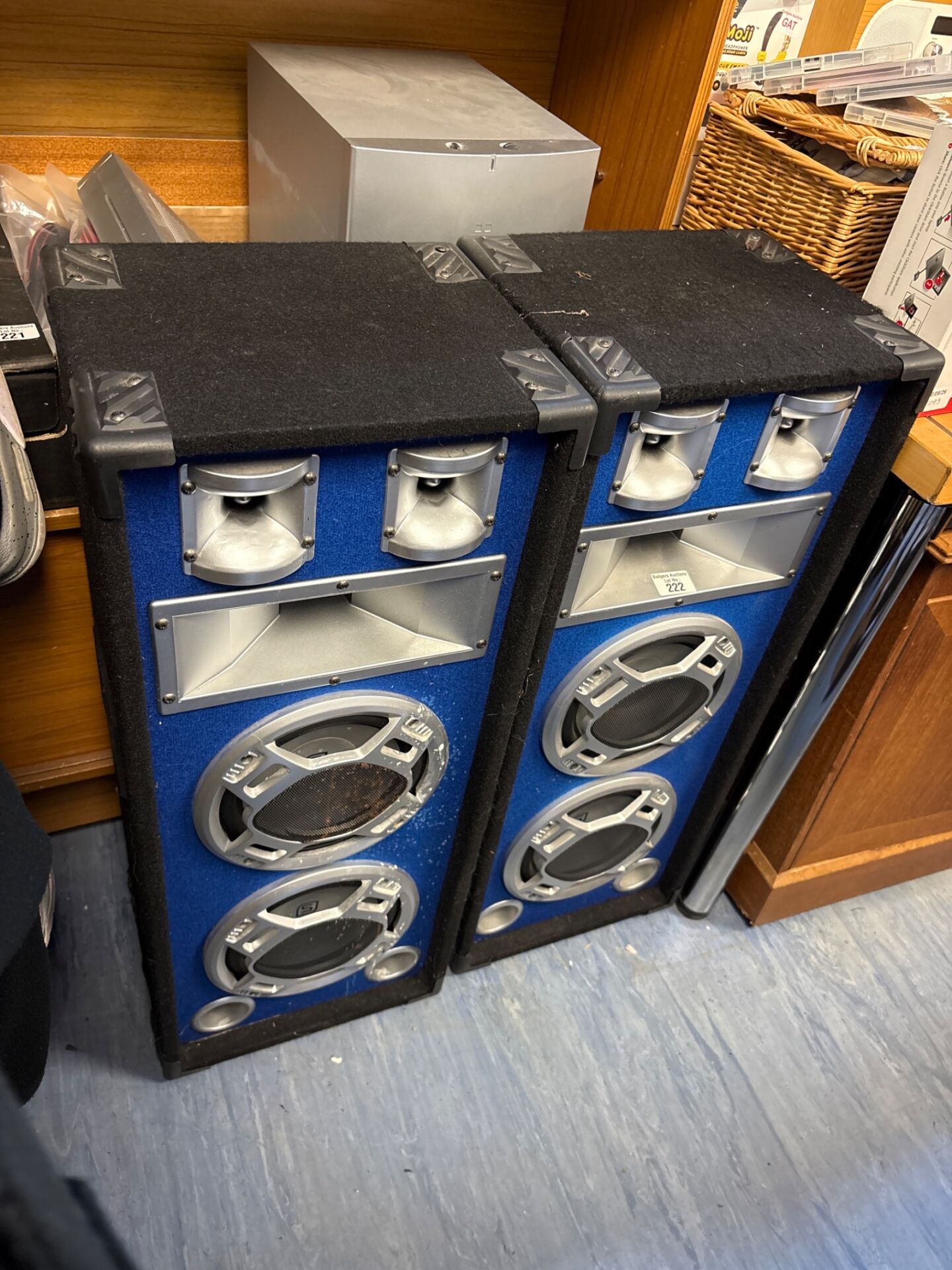 222 Skytec 600w speakers