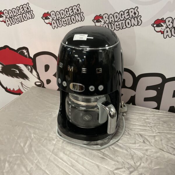 Stylish Smeg coffee machine with a retro 1950s design.