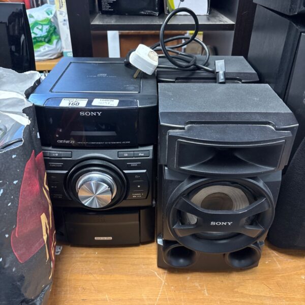 Vintage Sony compact disc receiver and speakers for sale.