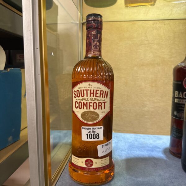 1 litre bottle of Southern Comfort liqueur with detailed label.