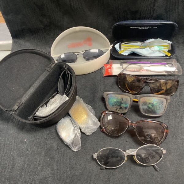 Lot of vintage sunglasses and reading glasses for collectors.
