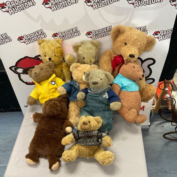 Collection of teddy bears including vintage and Build-A-Bear plush toys.
