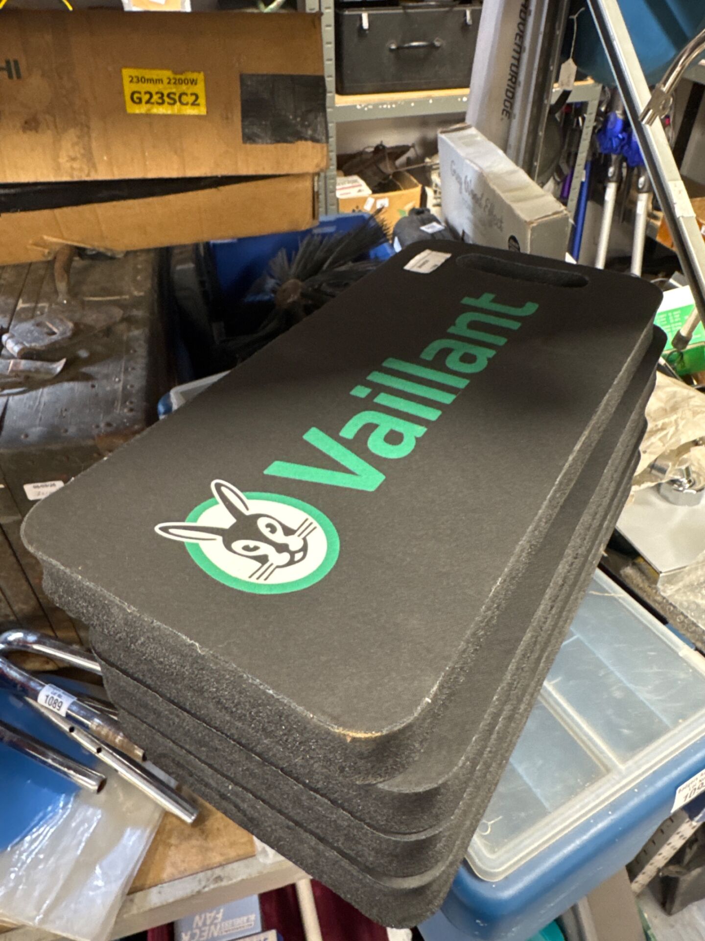 947 Five vaillant foam kneeling pads