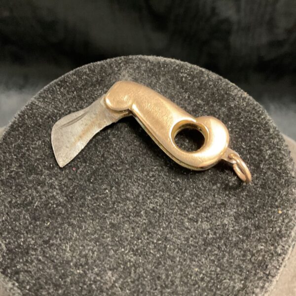 Victorian 9 carat gold cigar cutter, antique tobacco accessory.
