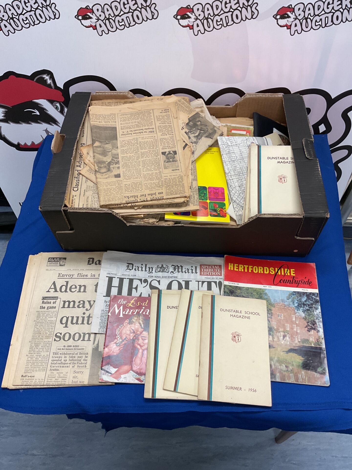 713 Collection of vintage & antique ephemera & newspapers