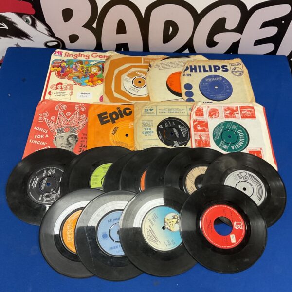 Lot of vintage 7” vinyl records, including Philips and Epic singles.