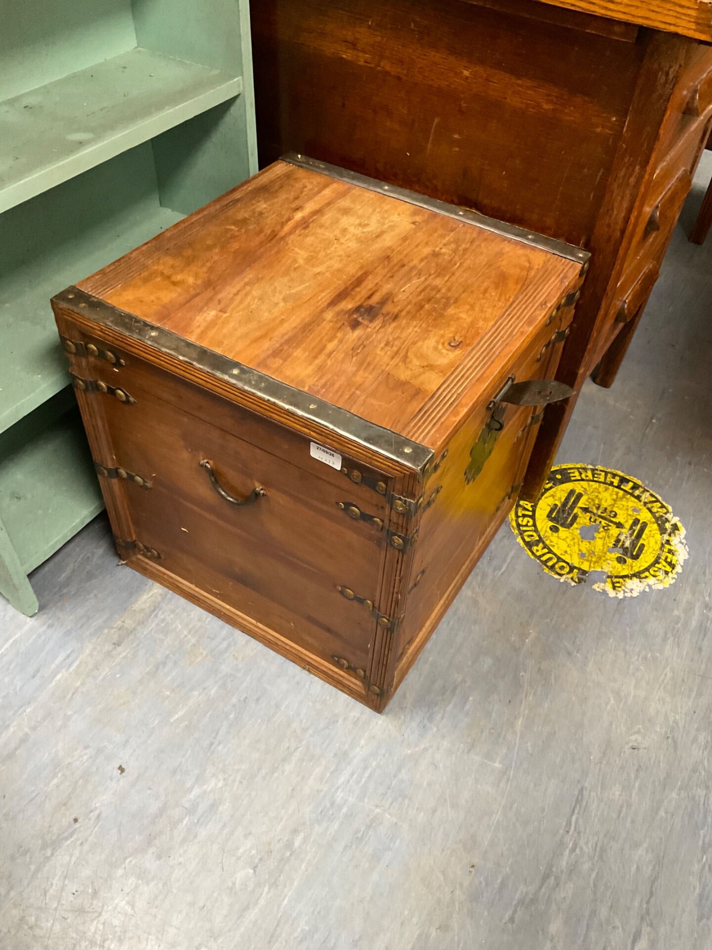 707 Vint Wooden chest