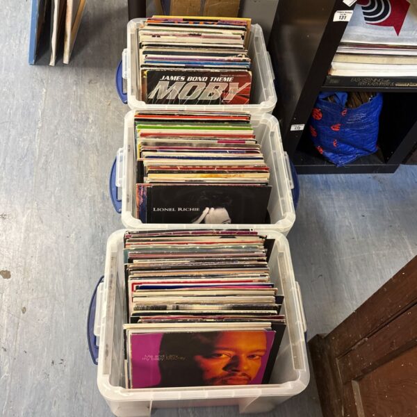 Lot of vinyl records in crates, including Lionel Richie albums.