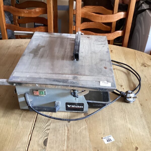 Wickes electric tile cutter for DIY projects and home improvement.