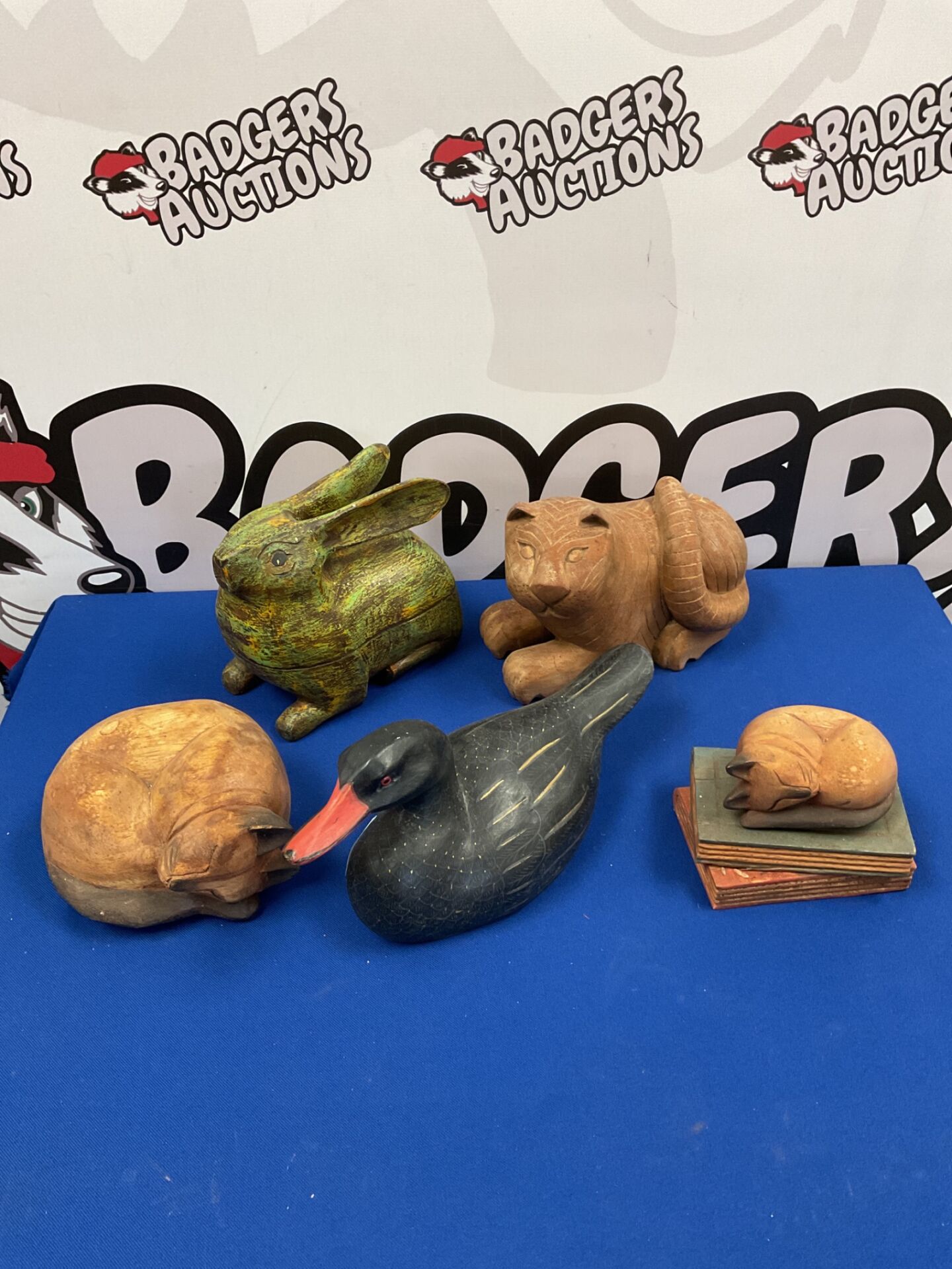 089 Collection of wooden animals including cats, rabbit & duck