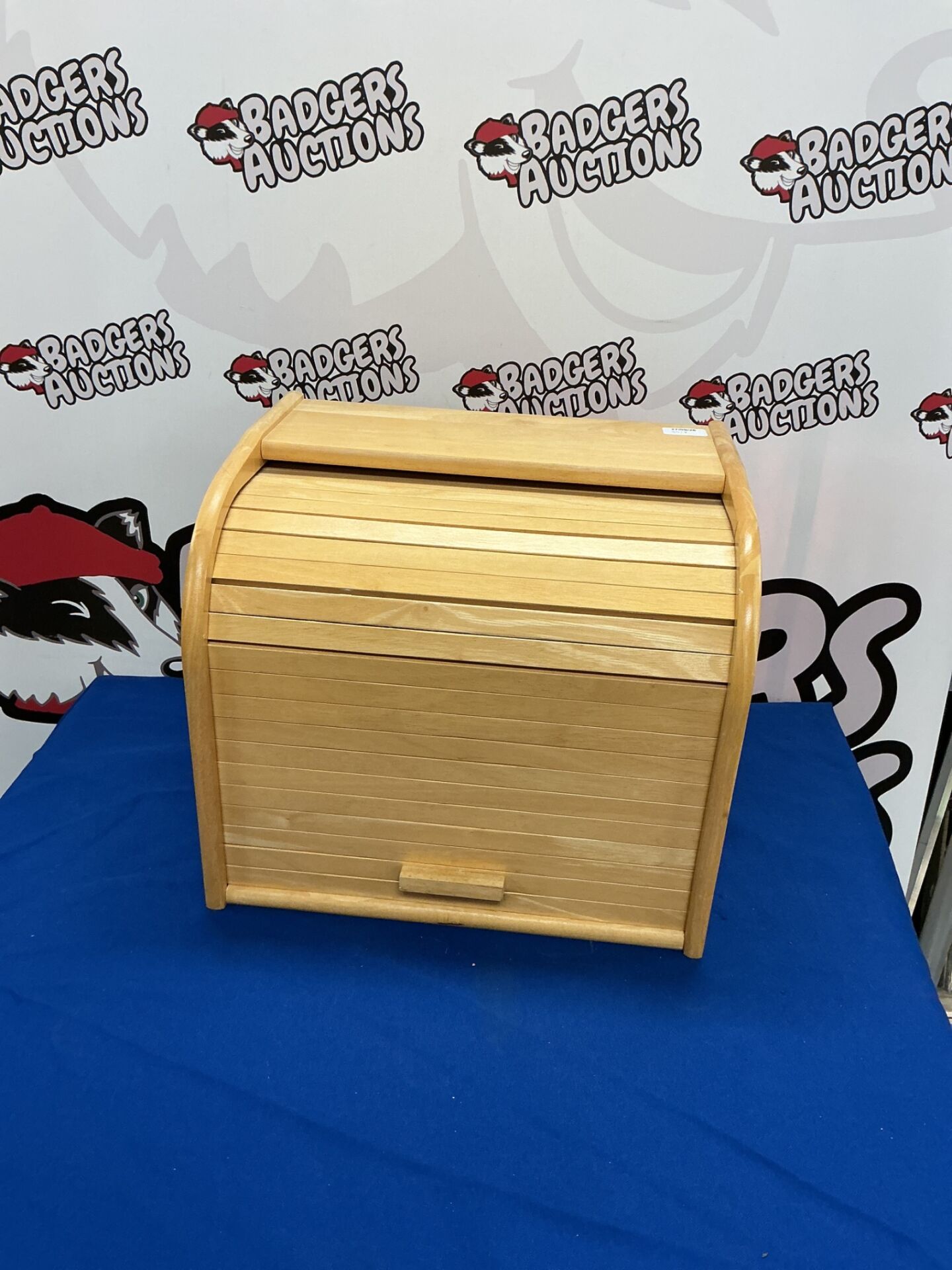 483 Wooden kitchen storage/bread bin