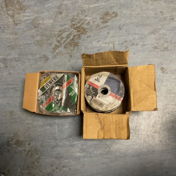 Vewerk 115mm cutting discs and Atlas grinding disc in cardboard packaging
