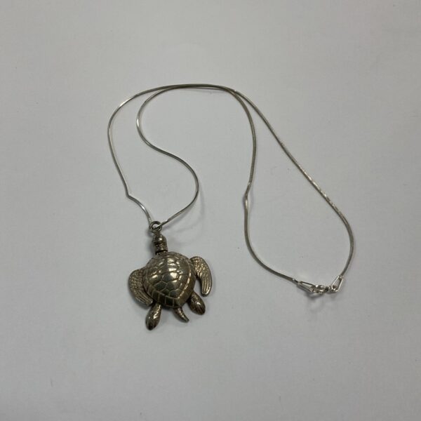 925 silver necklace with articulated turtle pendant on fine chain