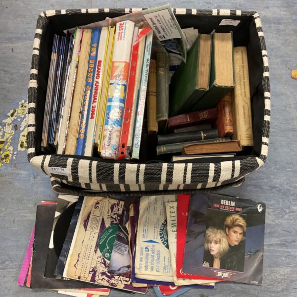 Mixed lot of antique books, children's annuals and 7 inch singles in striped basket