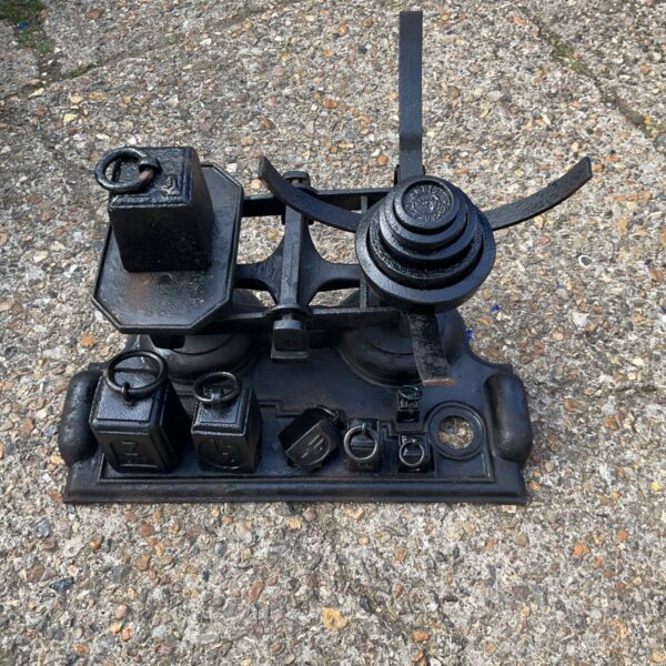 Antique cast iron scales with Richards of Birmingham weight for collectors.