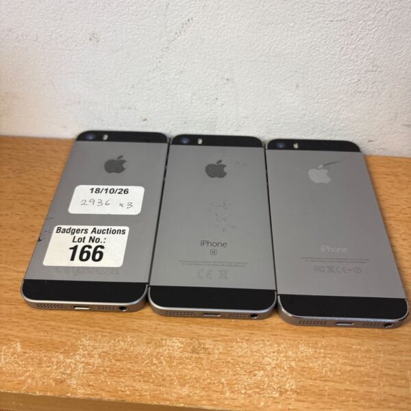 Lot of three grey Apple iPhone 5s smartphones on display.