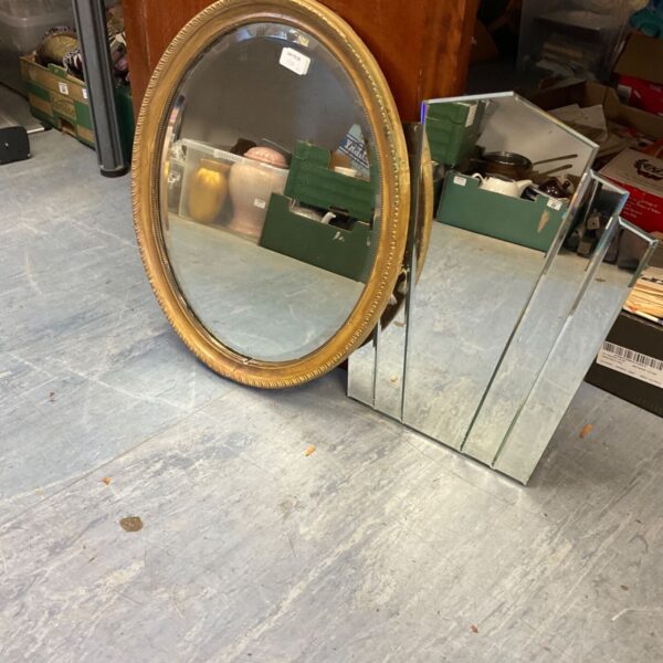 Vintage Art Deco mirror with bevelled edge and gilded frame.