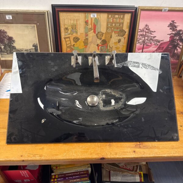 Artelinea Italian glass kitchen sink with Zucchetti taps, modern design.