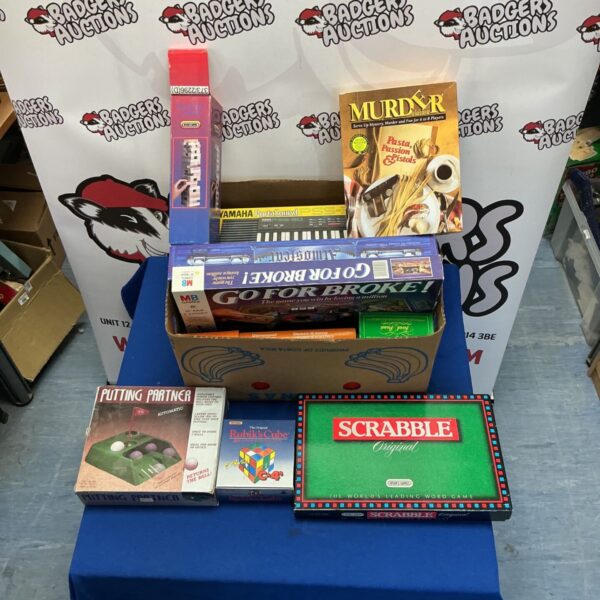 Lot of assorted vintage board games including Scrabble and Rubik's Cube.