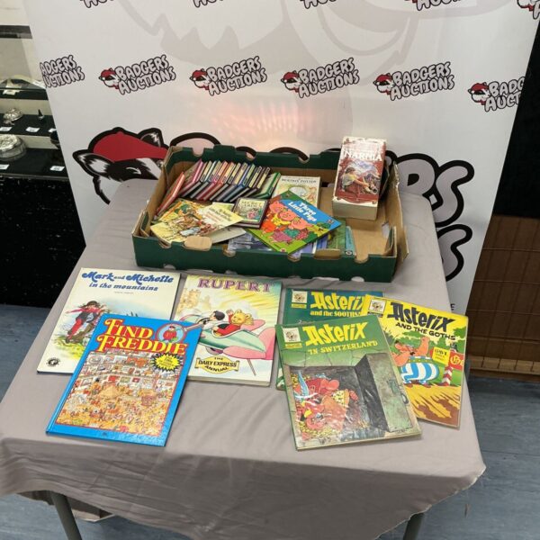Lot of assorted vintage children's books and comics.