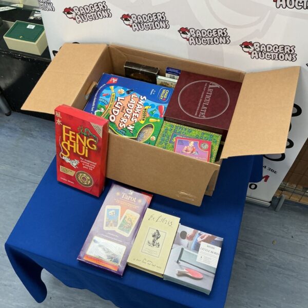 Mixed lot of vintage and modern board games including Articulate and Snakes and Ladders.