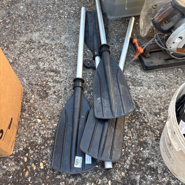 Aluminium boat oars with black plastic blades for rowing.
