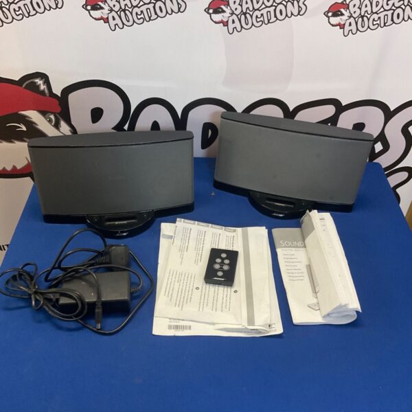 Bose SoundDock Digital Music System with remote and accessories.
