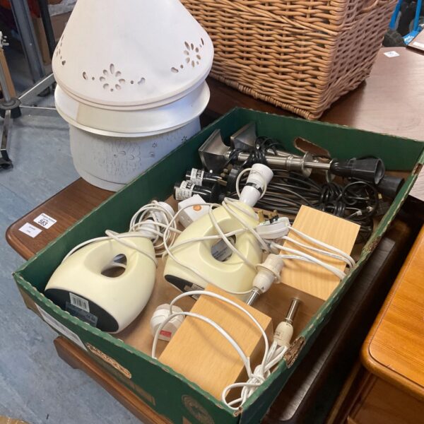 Box of table lamps with cream bases, pierced shade and loose cables