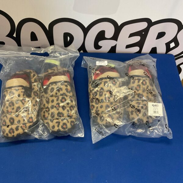 Leopard print Como slippers size 5, comfortable indoor footwear.