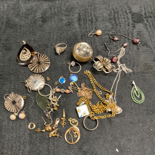 Mixed lot of costume jewellery with silver filigree earrings, enamel pendants and chains