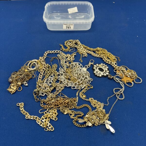 Lot of thirty vintage costume jewellery necklaces in gold tone.