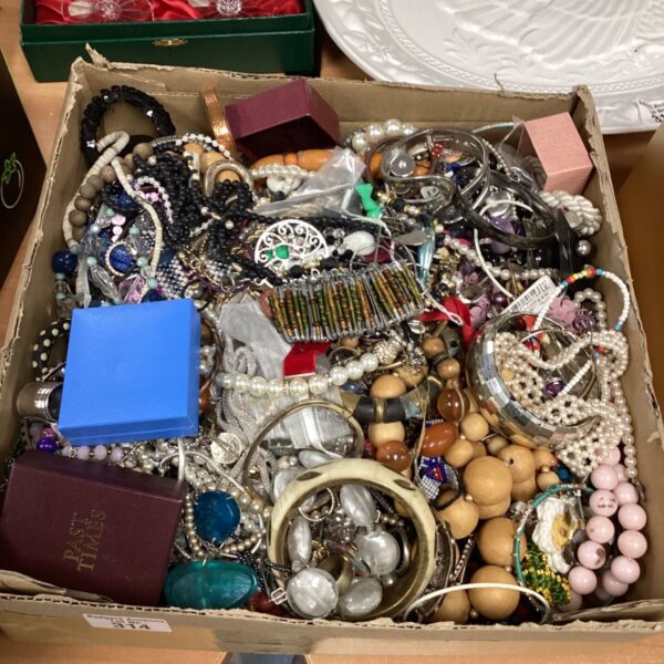 Tray of mixed costume jewellery with bangles, bead and pearl necklaces