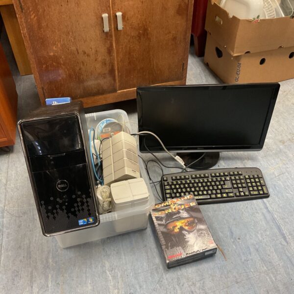 Dell Intel Core i3 desktop computer with monitor, keyboard and Command & Conquer game