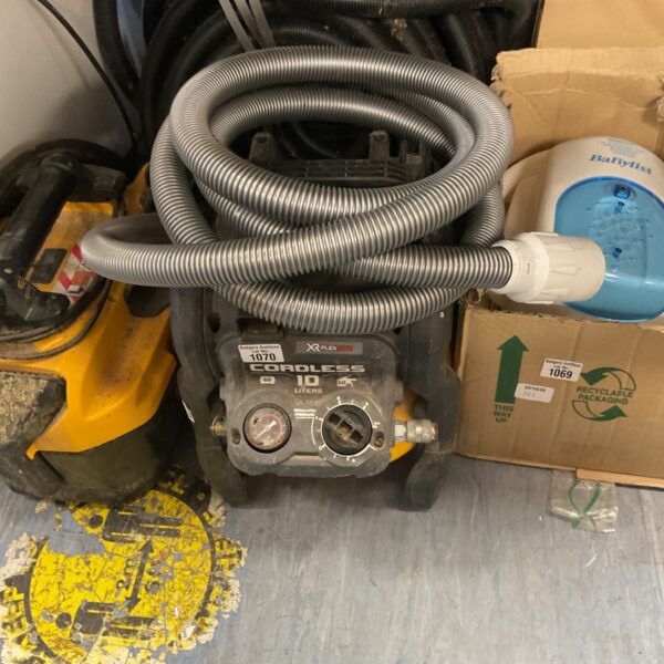 DeWalt 54V XR FlexVolt 10-litre cordless air compressor with pressure gauge and regulator