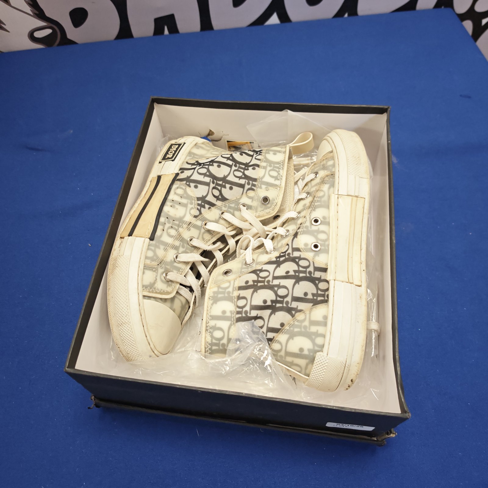 White Dior Walk'n'Dior trainers size 40, luxury designer footwear.